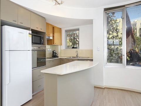 Lower Bridge And Sails - Executive 2BR Darlinghurst Apartment With Balcony And Rooftop Views - Dalby Accommodation 3