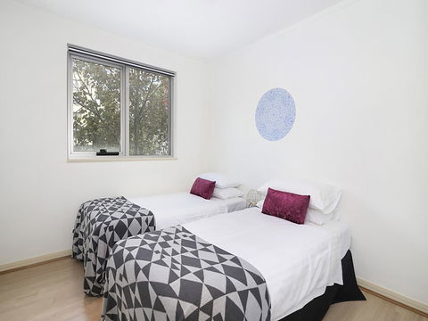 Lower Bridge And Sails - Executive 2BR Darlinghurst Apartment With Balcony And Rooftop Views - Dalby Accommodation 8