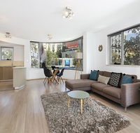 Lower Bridge and Sails - Executive 2BR Darlinghurst Apartment with Balcony and Rooftop Views - Dalby Accommodation
