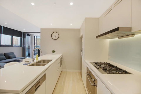 Brand New 3 Bedrooms Apt With Waterfront View - Dalby Accommodation 12