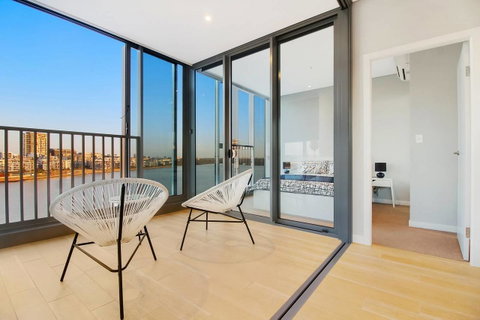Brand New 3 Bedrooms Apt With Waterfront View - Dalby Accommodation 0