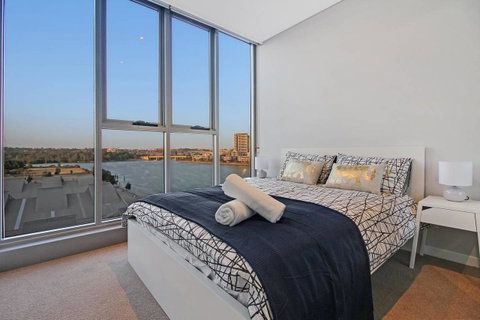 Brand New 3 Bedrooms Apt With Waterfront View - Dalby Accommodation 3