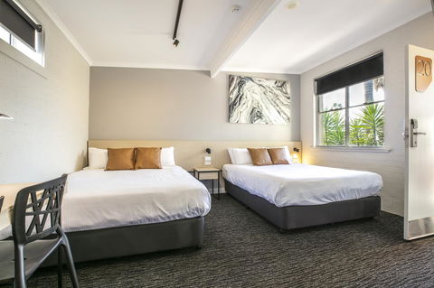 Nightcap At Colyton Hotel - Dalby Accommodation 24