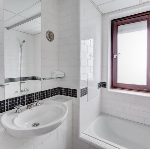 Regents Court Sydney - Dalby Accommodation 6