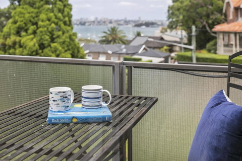 Summery, Spacious 4 Bed Home In Kurraba Point - Dalby Accommodation 14