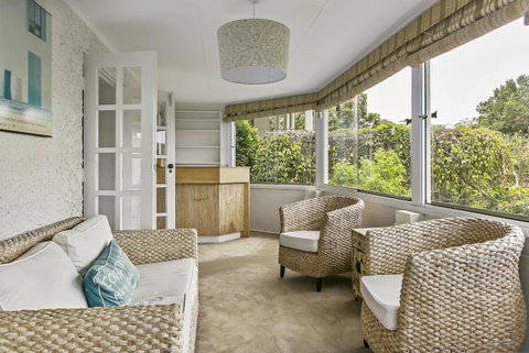 Summery, Spacious 4 Bed Home In Kurraba Point - Dalby Accommodation 2