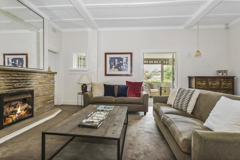 Summery, Spacious 4 Bed Home In Kurraba Point - Dalby Accommodation 11