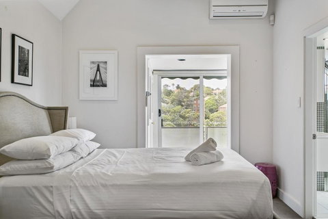 Summery, Spacious 4 Bed Home In Kurraba Point - Dalby Accommodation 5
