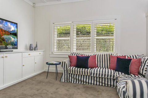 Summery, Spacious 4 Bed Home In Kurraba Point - Dalby Accommodation 12