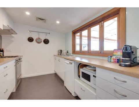 Spacious Cottage With Views, 10 Mins From The City - Dalby Accommodation 3