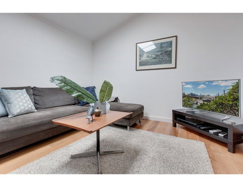 Spacious Cottage With Views, 10 Mins From The City - Dalby Accommodation 7