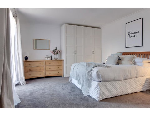 Spacious Cottage With Views, 10 Mins From The City - Dalby Accommodation 1