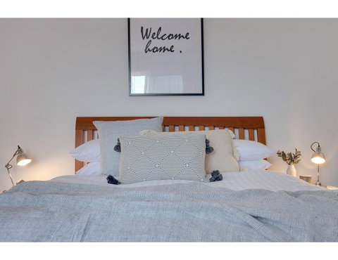 Spacious Cottage With Views, 10 Mins From The City - Dalby Accommodation 2