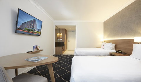 Furama Darling Harbour - Dalby Accommodation 9