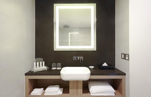 Furama Darling Harbour - Dalby Accommodation 8