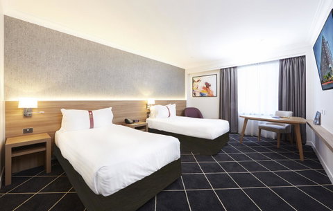Furama Darling Harbour - Dalby Accommodation 4
