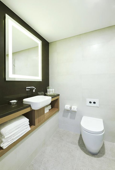 Furama Darling Harbour - Dalby Accommodation 12