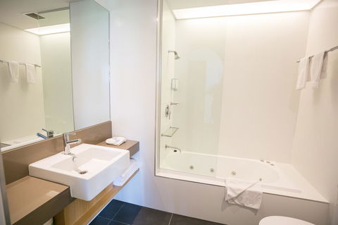 Alpha Hotel Eastern Creek - Dalby Accommodation 13