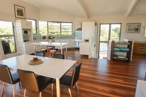 Valla's Beach House - Dalby Accommodation 10