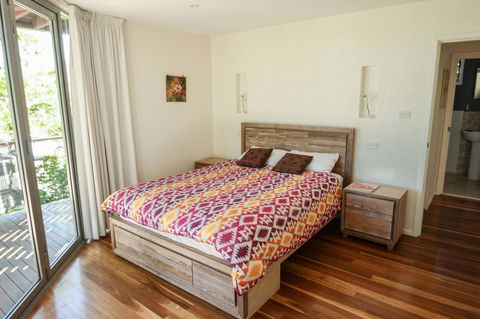 Valla's Beach House - Dalby Accommodation 17