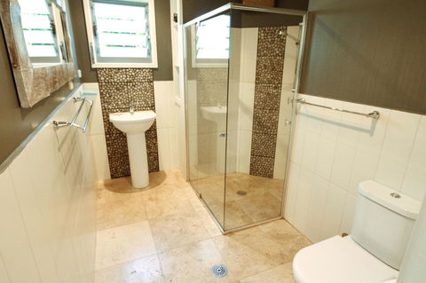 Valla's Beach House - Dalby Accommodation 13