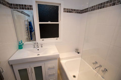 Bush & Bay Cottage - Dalby Accommodation 10