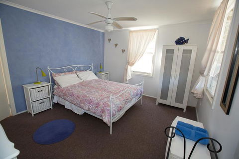 Bush & Bay Cottage - Dalby Accommodation 8