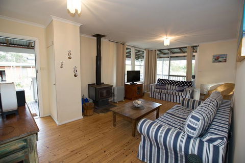 Bush & Bay Cottage - Dalby Accommodation 7