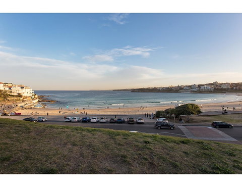 Ocean Views And Sea Breezes Over Bondi Beach - Dalby Accommodation 2