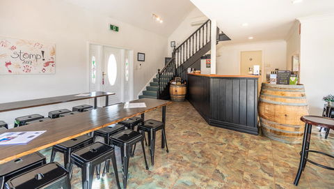 Madigan Wine Country Cottages - Dalby Accommodation 24