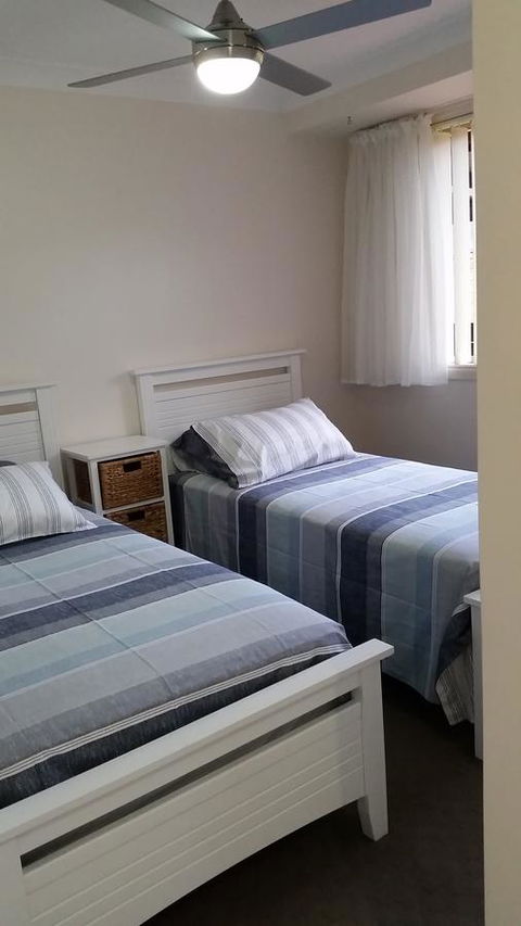 Twin Palms Holiday House At Lighthouse - Dalby Accommodation 10