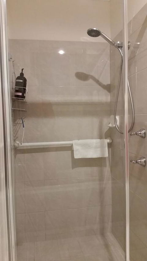 Twin Palms Holiday House At Lighthouse - Dalby Accommodation 13