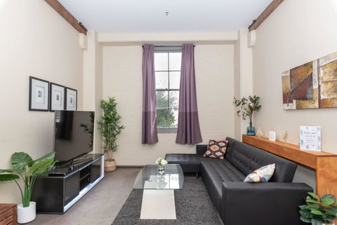 Classic 2 BR Apt In Pyrmont - Dalby Accommodation 2