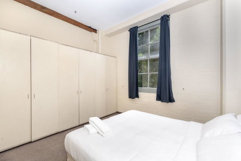 Classic 2 BR Apt In Pyrmont - Dalby Accommodation 13