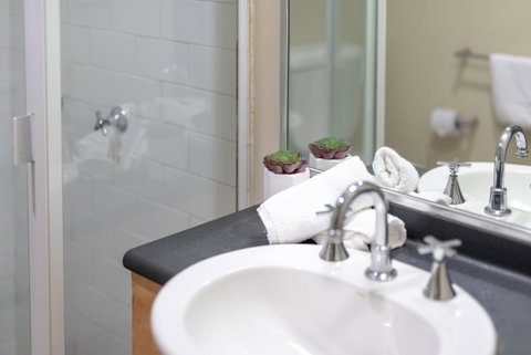 Classic 2 BR Apt In Pyrmont - Dalby Accommodation 20