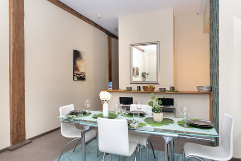 Classic 2 BR Apt In Pyrmont - Dalby Accommodation 4