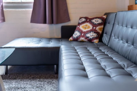 Classic 2 BR Apt In Pyrmont - Dalby Accommodation 3