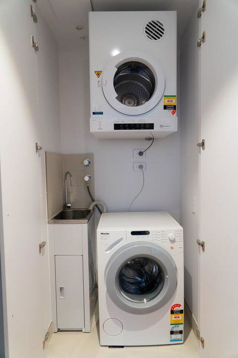 Two Bedroom Darling Harbour Apt Chinatown CBD UTS - Dalby Accommodation 15