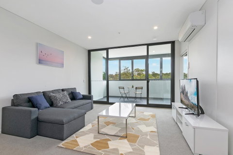 Stylish And Neat Two Bed Apartment In Wentworth Point - Dalby Accommodation 0