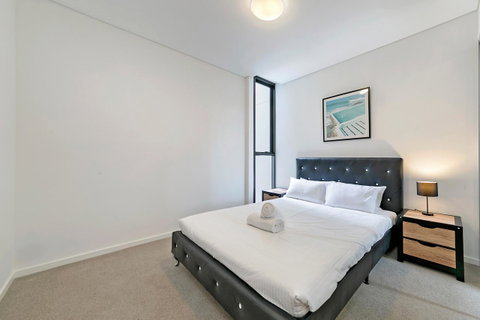Stylish And Neat Two Bed Apartment In Wentworth Point - Dalby Accommodation 6