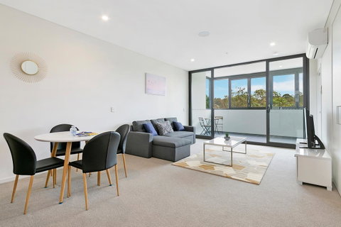 Stylish And Neat Two Bed Apartment In Wentworth Point - Dalby Accommodation 4