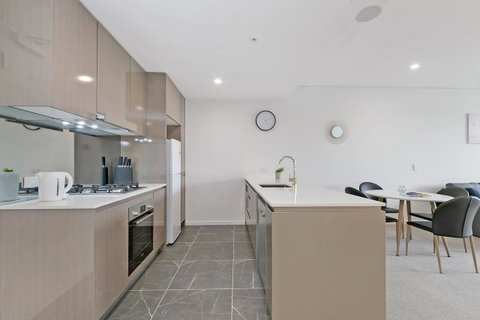 Stylish And Neat Two Bed Apartment In Wentworth Point - Dalby Accommodation 5