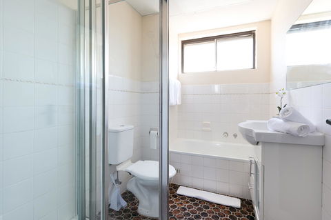 Stay In The Heart Of Randwick With Style - Dalby Accommodation 4