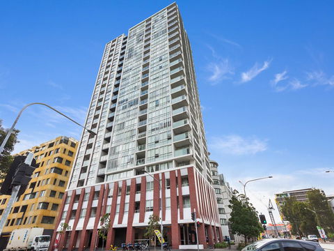 Gadigal Groove - Modern And Bright 3BR Executive Apartment In Zetland With Views - Dalby Accommodation 10