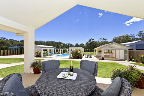 One Mile Mansion - Private Coastal Retreat FREE FAMILY ADVENTURE PASS - Dalby Accommodation 1