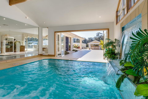 One Mile Mansion - Private Coastal Retreat FREE FAMILY ADVENTURE PASS - Dalby Accommodation 5