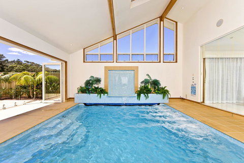 One Mile Mansion - Private Coastal Retreat FREE FAMILY ADVENTURE PASS - Dalby Accommodation 4