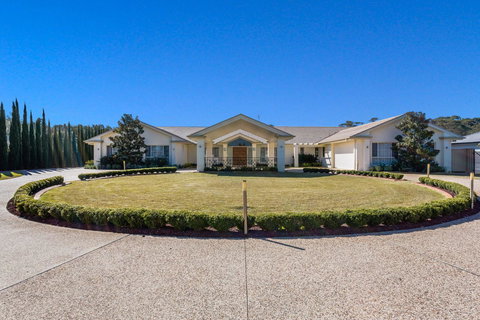 One Mile Mansion - Private Coastal Retreat FREE FAMILY ADVENTURE PASS - Dalby Accommodation 22