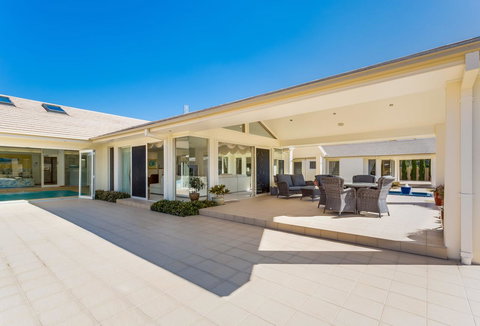 One Mile Mansion - Private Coastal Retreat FREE FAMILY ADVENTURE PASS - Dalby Accommodation 18