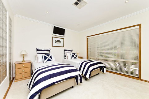 One Mile Mansion - Private Coastal Retreat FREE FAMILY ADVENTURE PASS - Dalby Accommodation 17